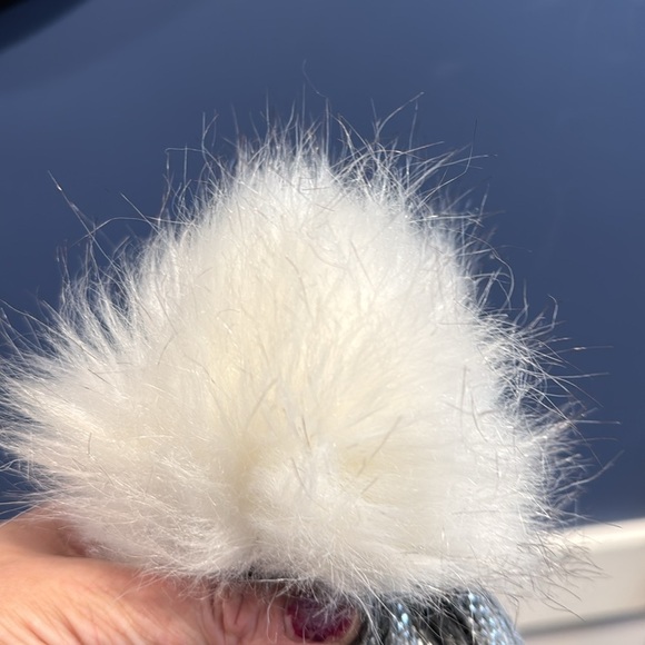 Lipsy London cable knit hat in silver and gray with faux fur pom Pom. - Picture 4 of 8